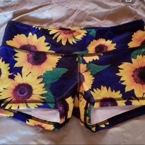 Fleo sunflower shorts